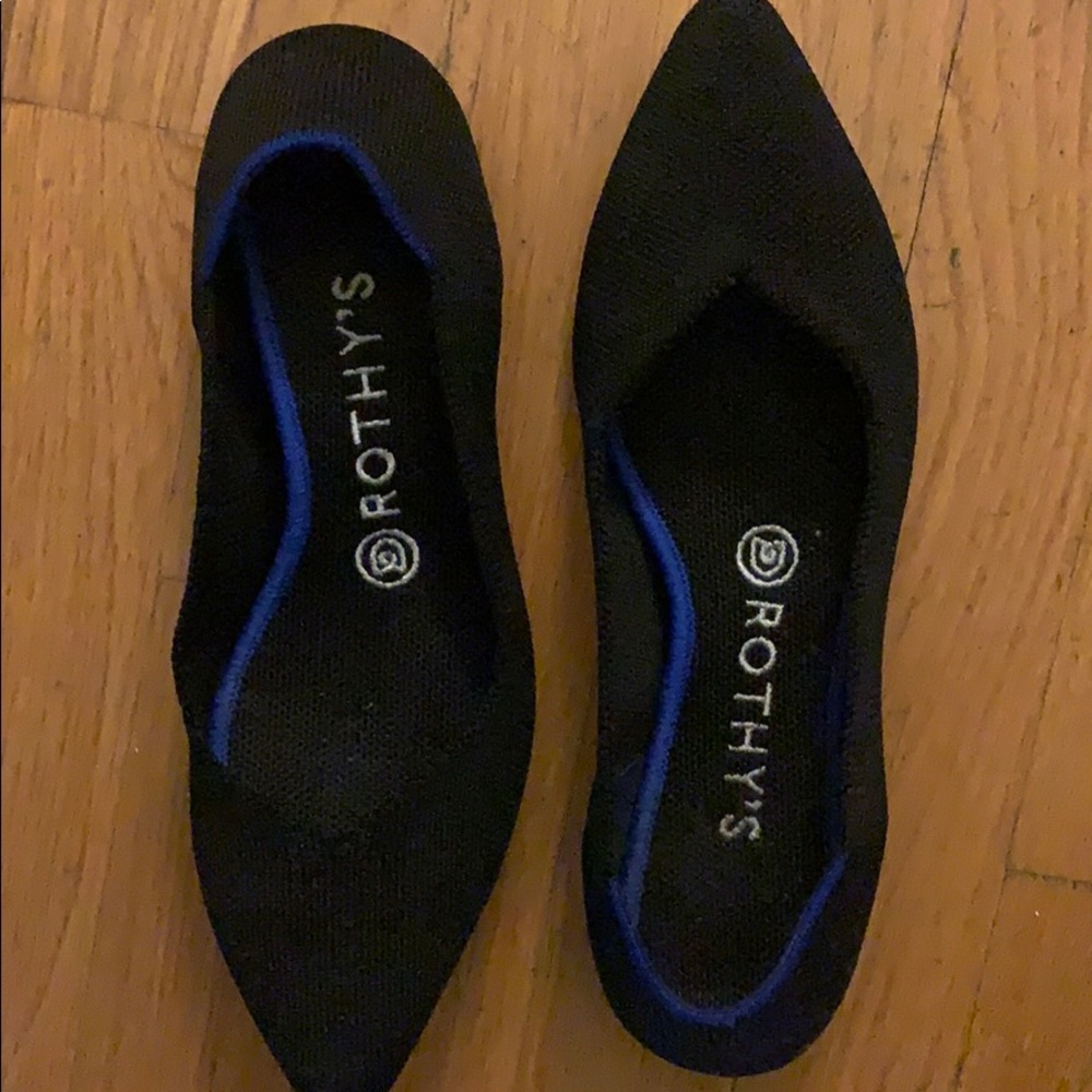 Black Pointy Toed Rothys